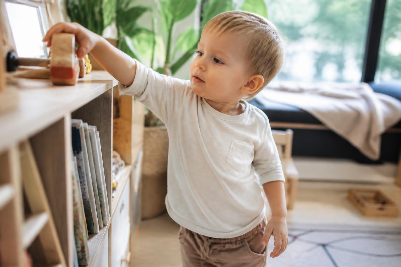 découvrez des conseils pratiques pour encourager l'autonomie de votre enfant dès le plus jeune âge, en favorisant son développement et son indépendance au quotidien.